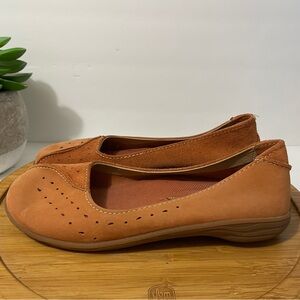 Acorn Peach Suede Slip On Loafer Women’s 9 Cut Out Ballet Flat Comfort Office